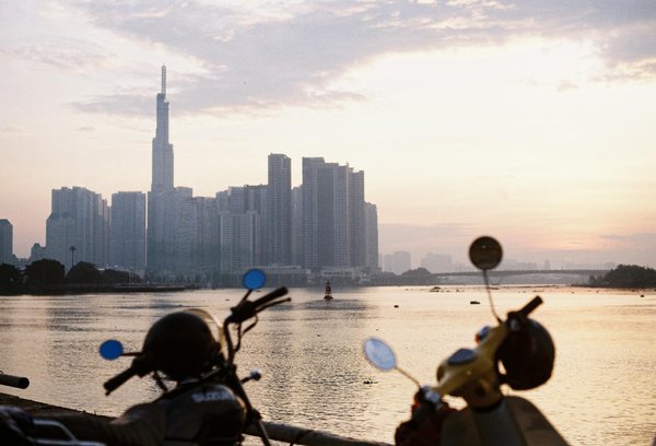 Explore london"s historic streets with the top guided walking tours: a journey through time!