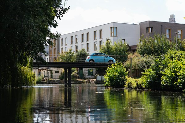 Essential waterproof equipment for an unforgettable camping experience in the uk